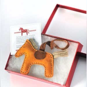 100% GENUINE LEATHER RODEO HORSE BAG
CHARM